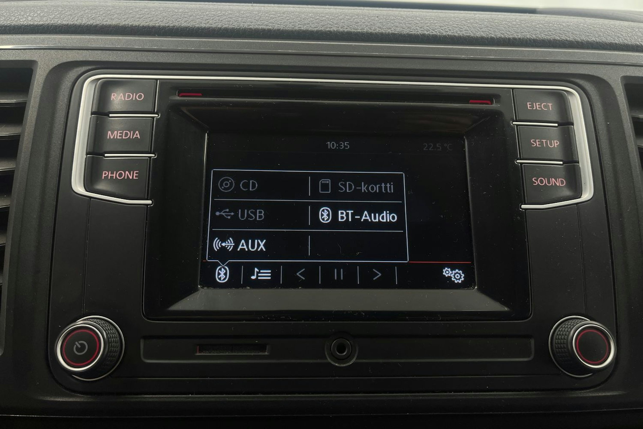 valkoinen Volkswagen Transporter 2019 kuva 25.