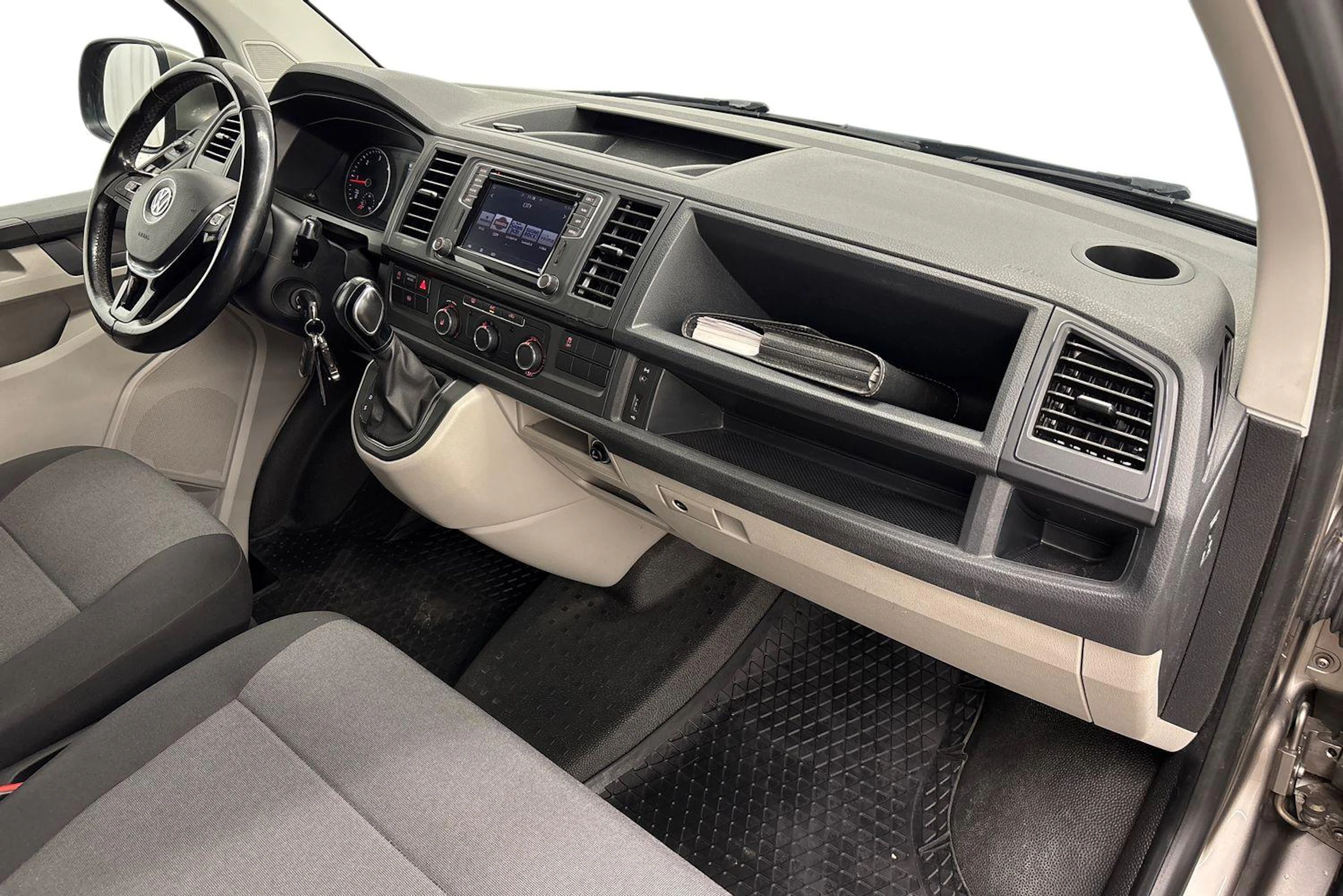 met. ruskea (beige) Volkswagen Transporter 2019 kuva 7.