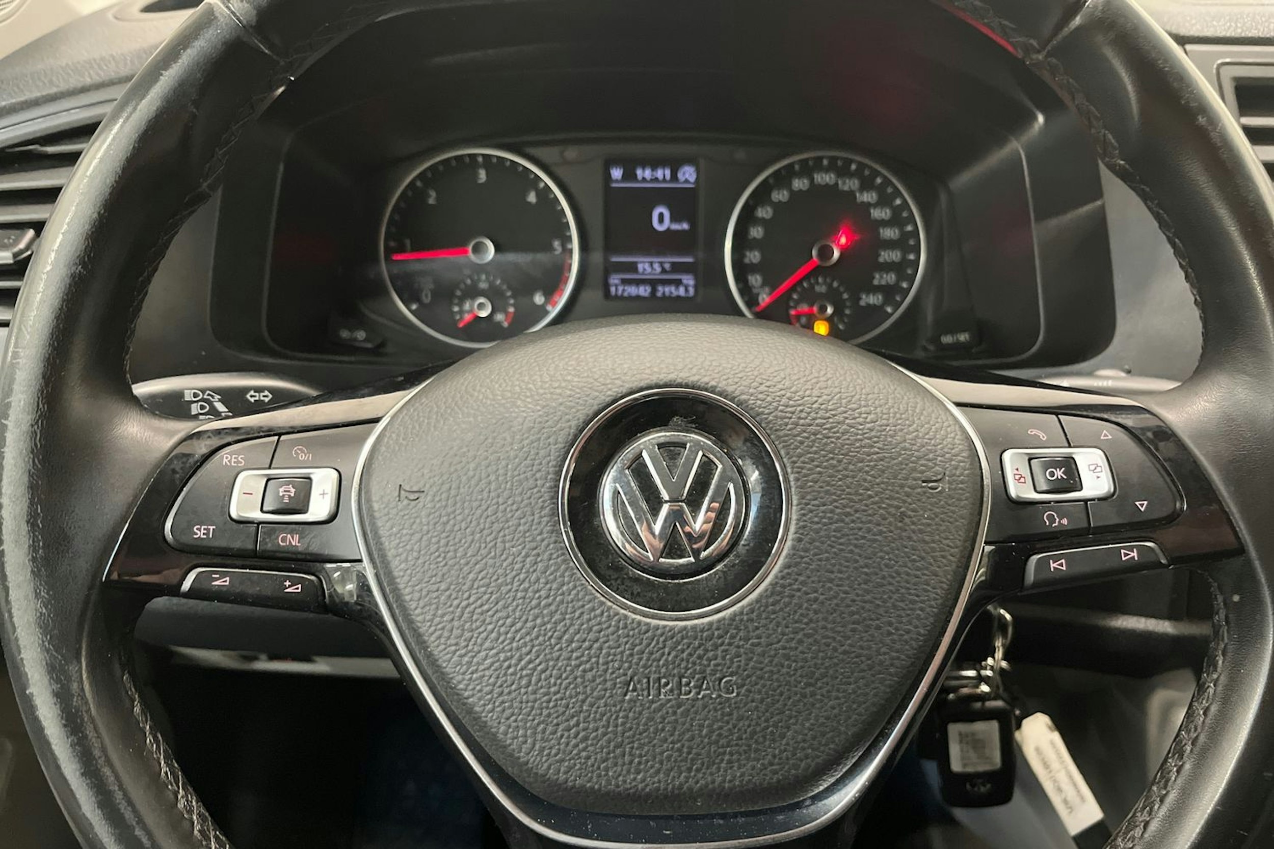 harmaa Volkswagen Transporter 2019 kuva 14.