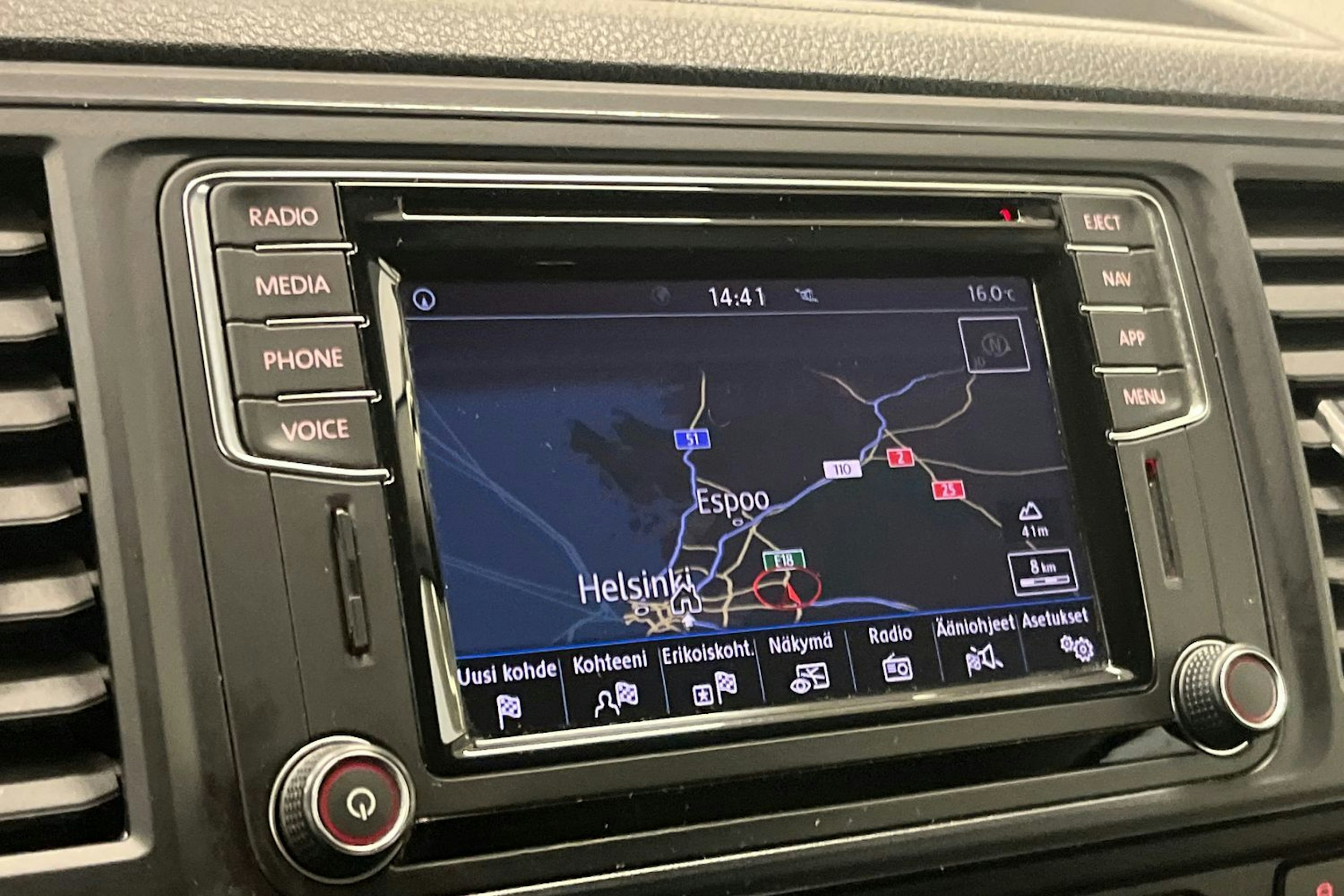 harmaa Volkswagen Transporter 2019 kuva 16.