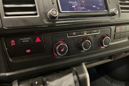 harmaa Volkswagen Transporter 2019 kuva 17.