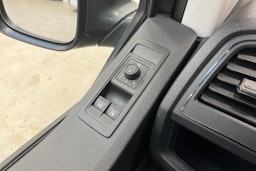 harmaa Volkswagen Transporter 2019 kuva 18.