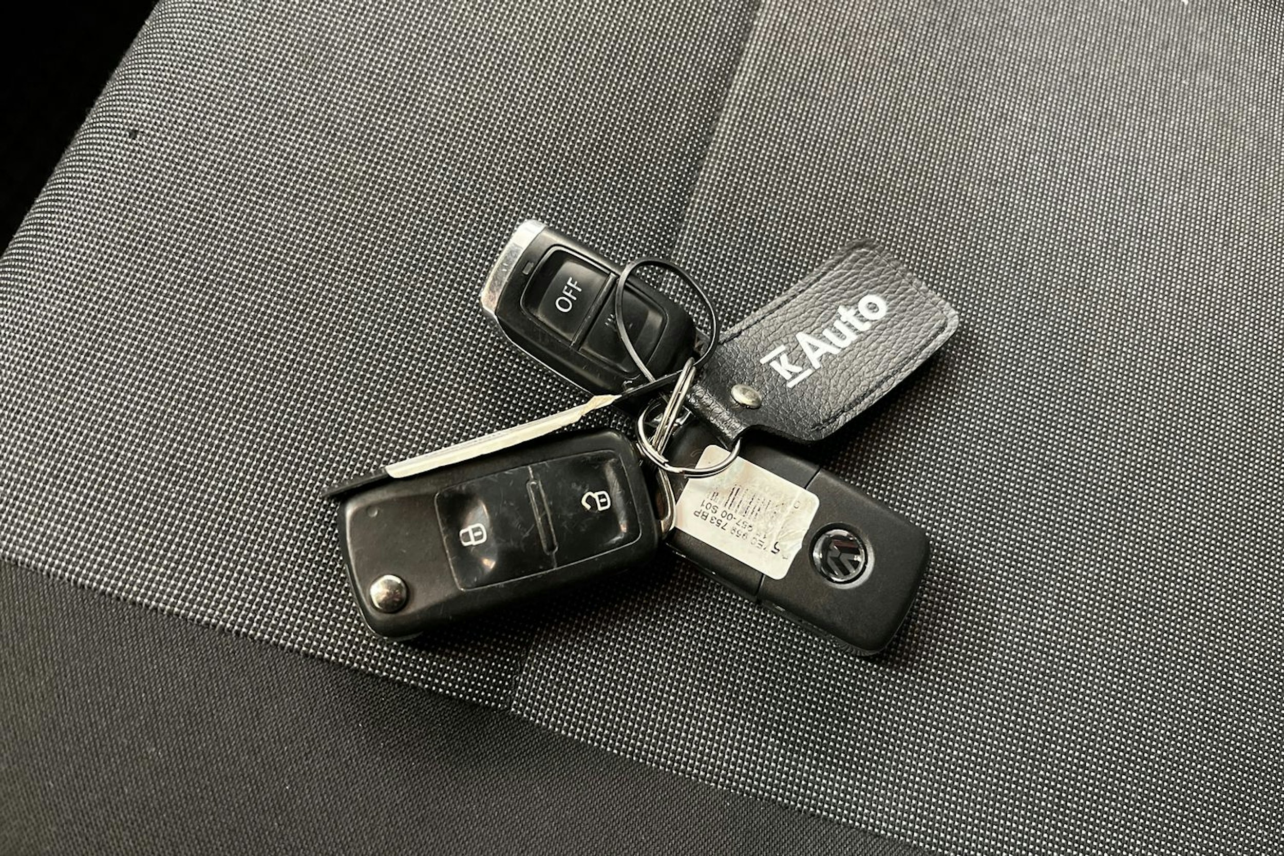 harmaa Volkswagen Transporter 2019 kuva 19.