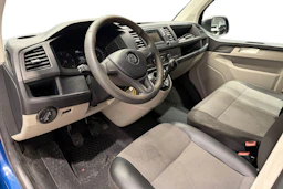 sininen Volkswagen Transporter 2019 kuva 8.