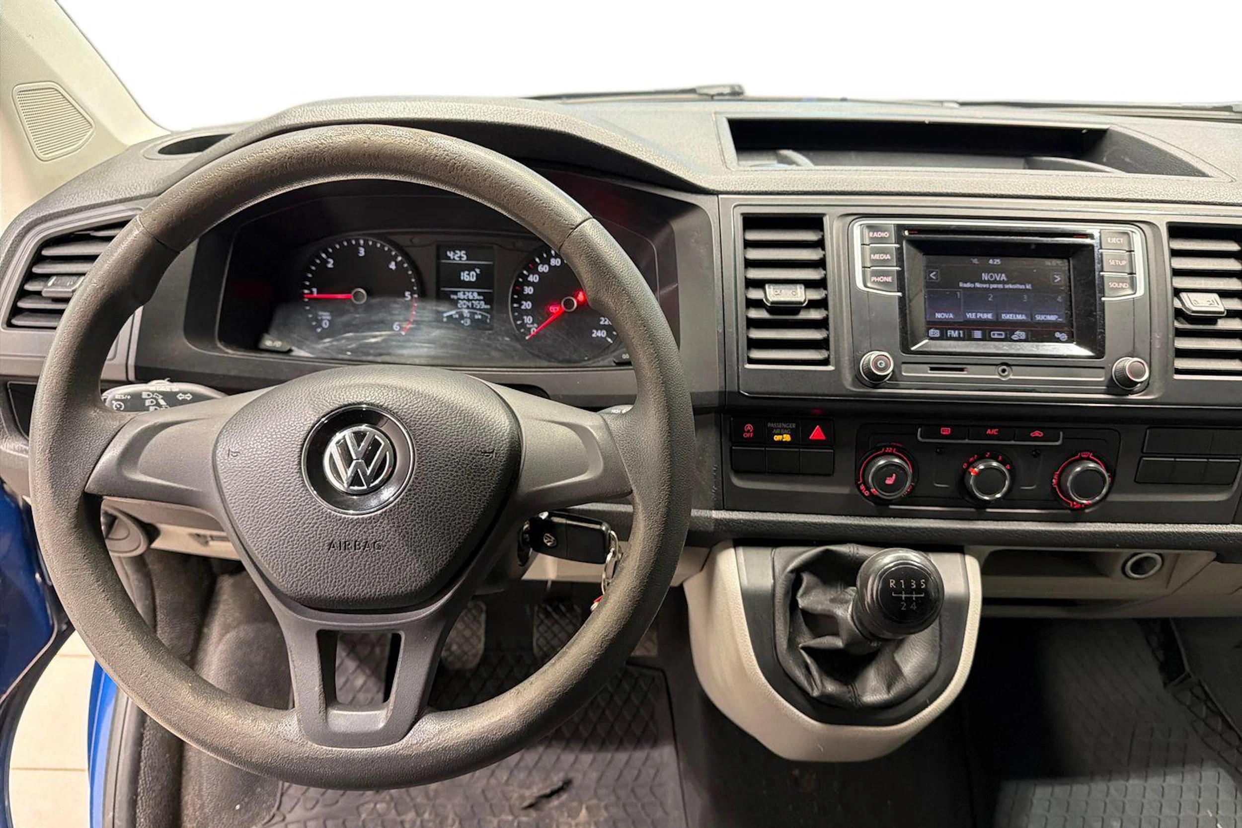 sininen Volkswagen Transporter 2019 kuva 9.
