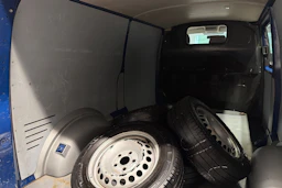 sininen Volkswagen Transporter 2019 kuva 26.