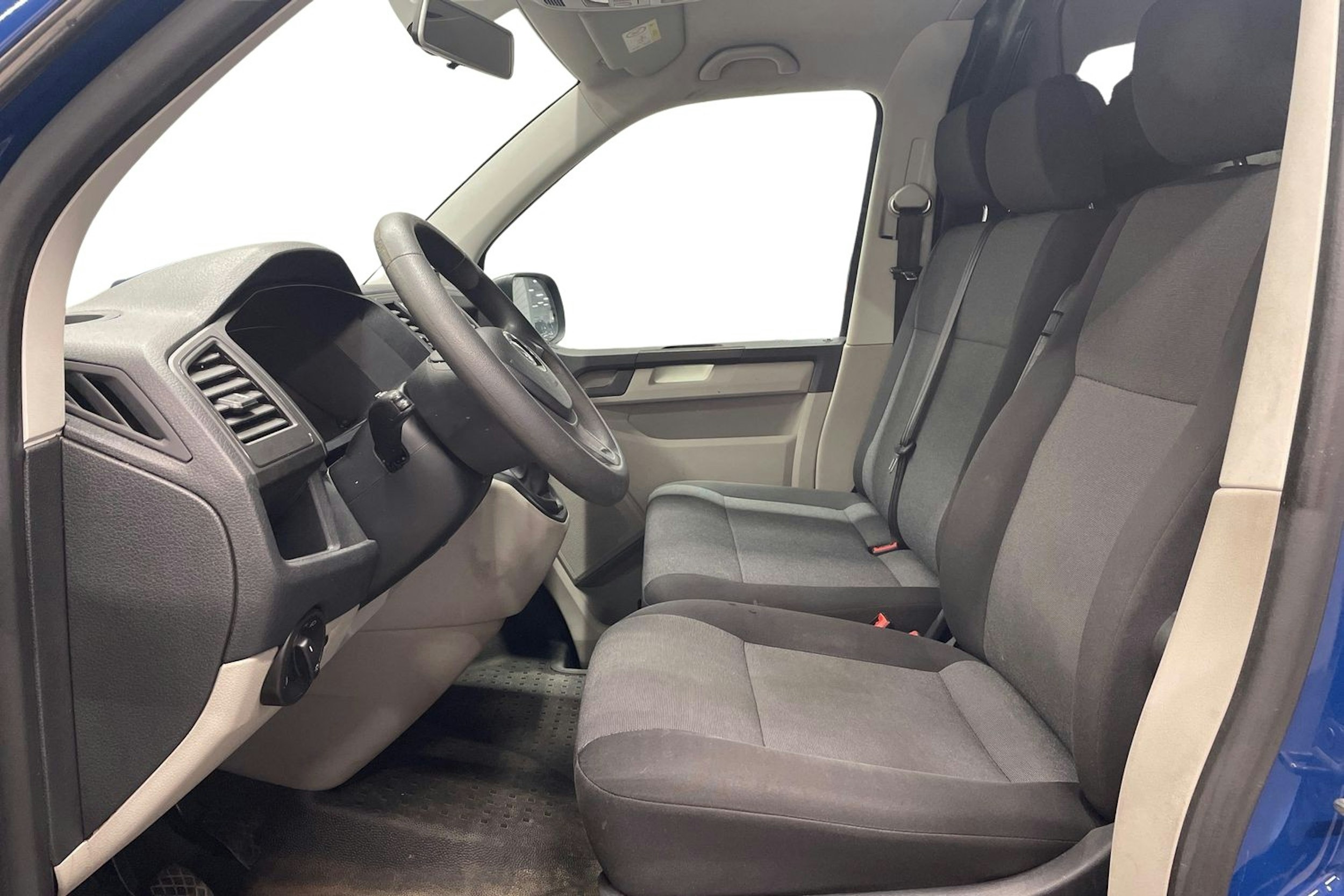 Sininen Volkswagen TRANSPORTER 2019 kuva 7.