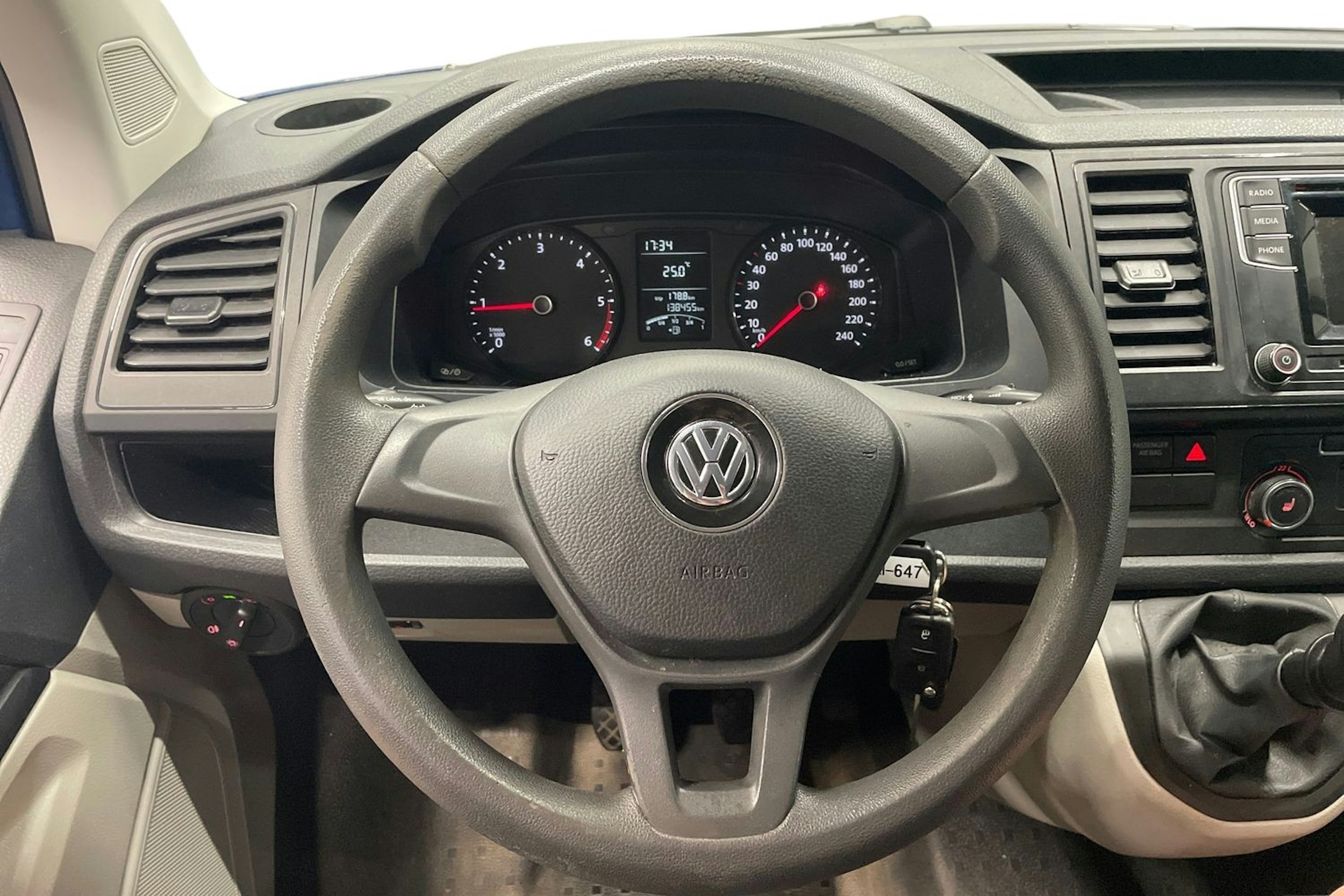 Sininen Volkswagen TRANSPORTER 2019 kuva 9.