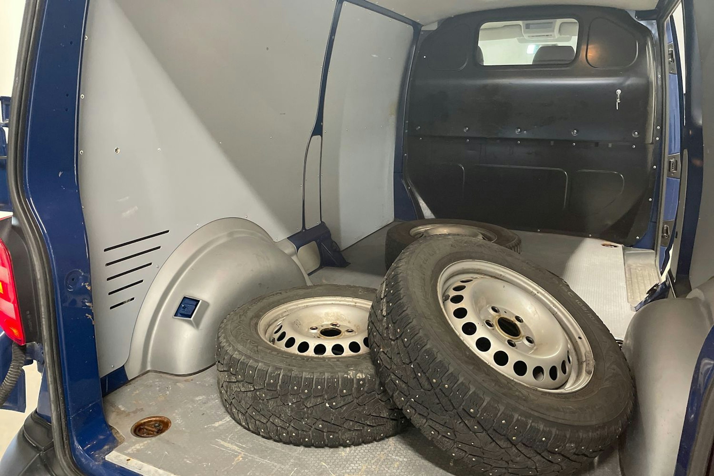 Sininen Volkswagen TRANSPORTER 2019 kuva 15.