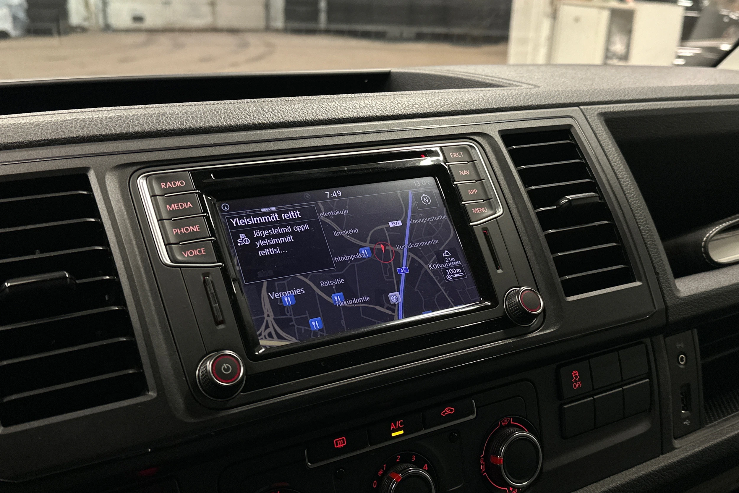 musta Volkswagen Transporter 2019 kuva 12.