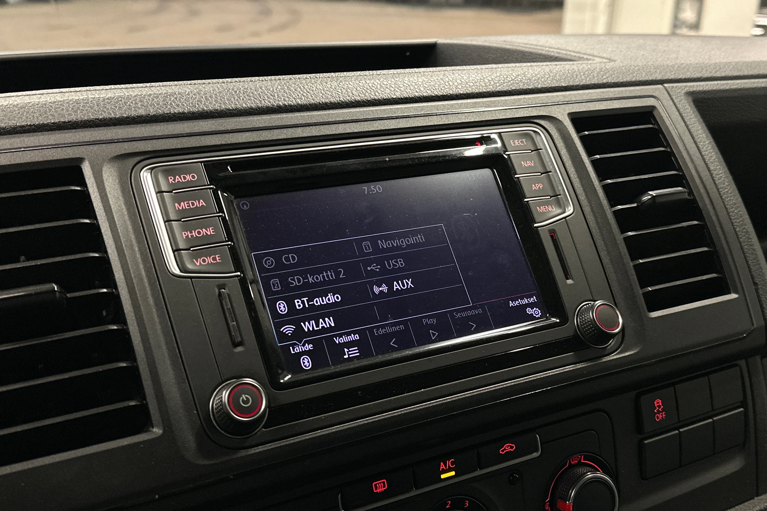 musta Volkswagen Transporter 2019 kuva 14.