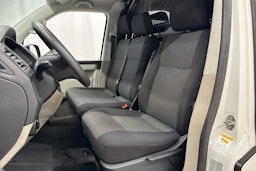 valkoinen Volkswagen Transporter 2019 kuva 8.