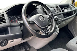 keltainen Volkswagen Transporter 2019 kuva 3.