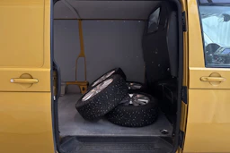 keltainen Volkswagen Transporter 2019 kuva 16.