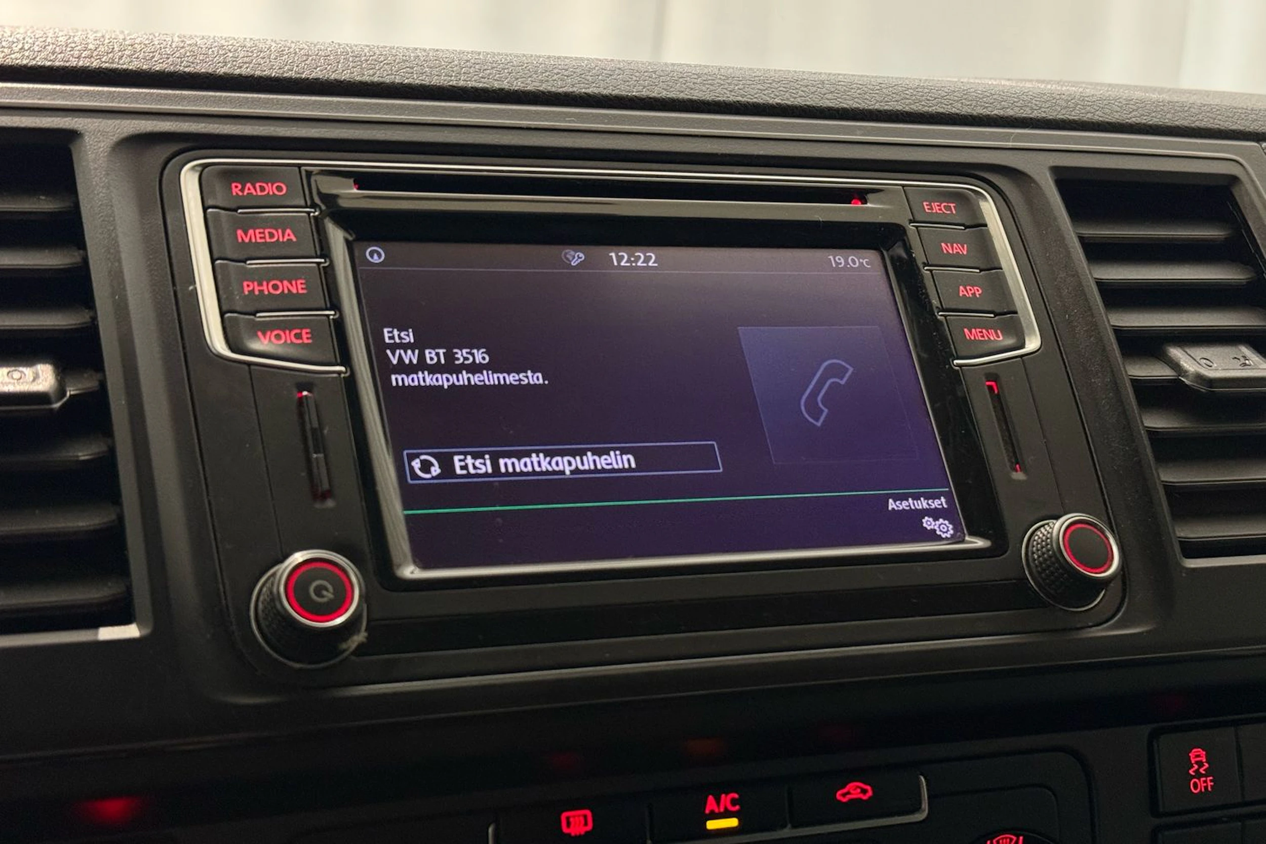 keltainen Volkswagen Transporter 2019 kuva 23.