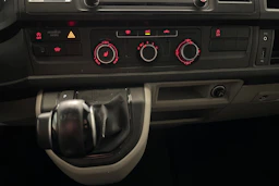 keltainen Volkswagen Transporter 2019 kuva 24.
