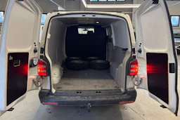 valkoinen Volkswagen Transporter 2019 kuva 5.