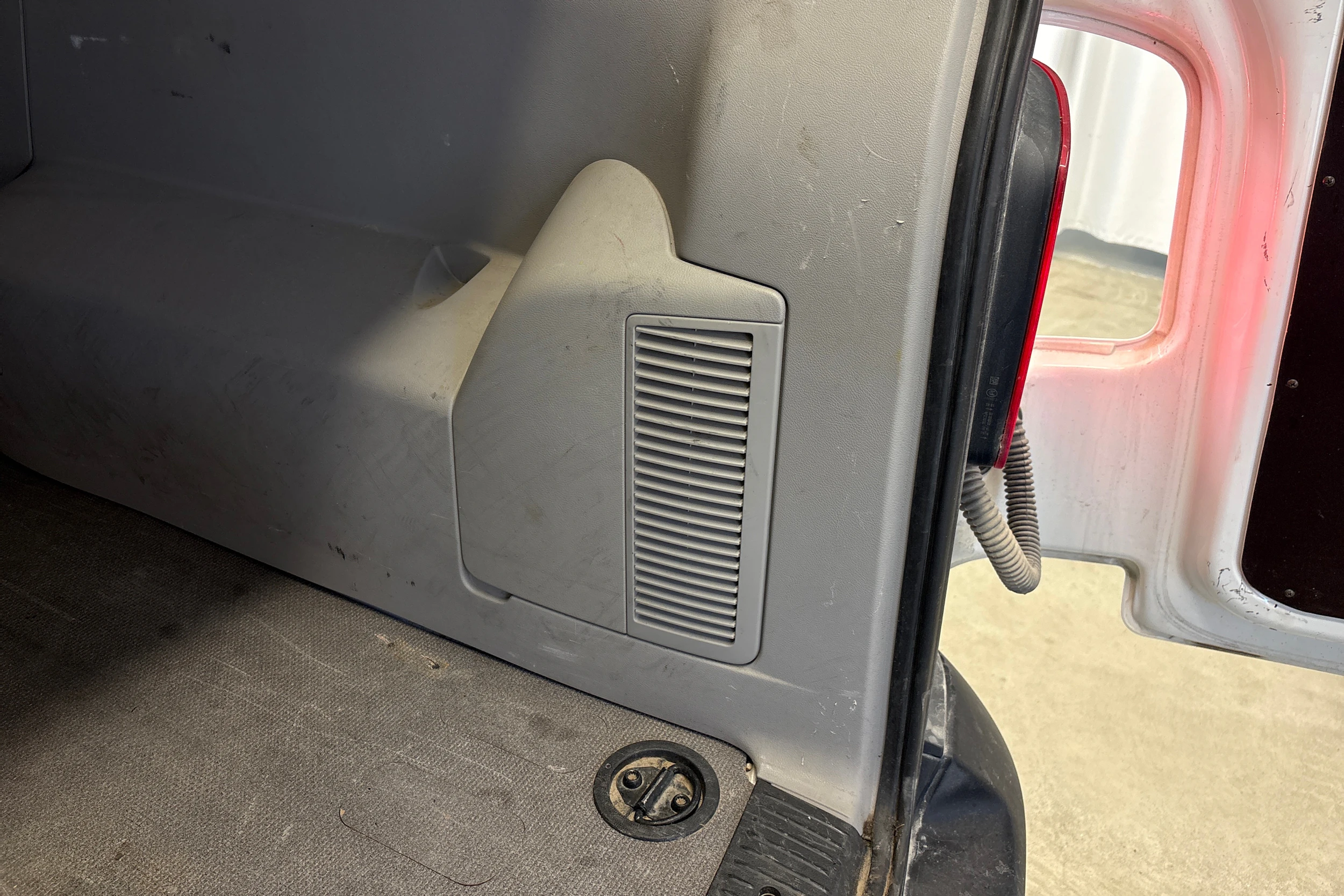 valkoinen Volkswagen Transporter 2019 kuva 6.