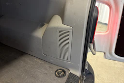 valkoinen Volkswagen Transporter 2019 kuva 6.
