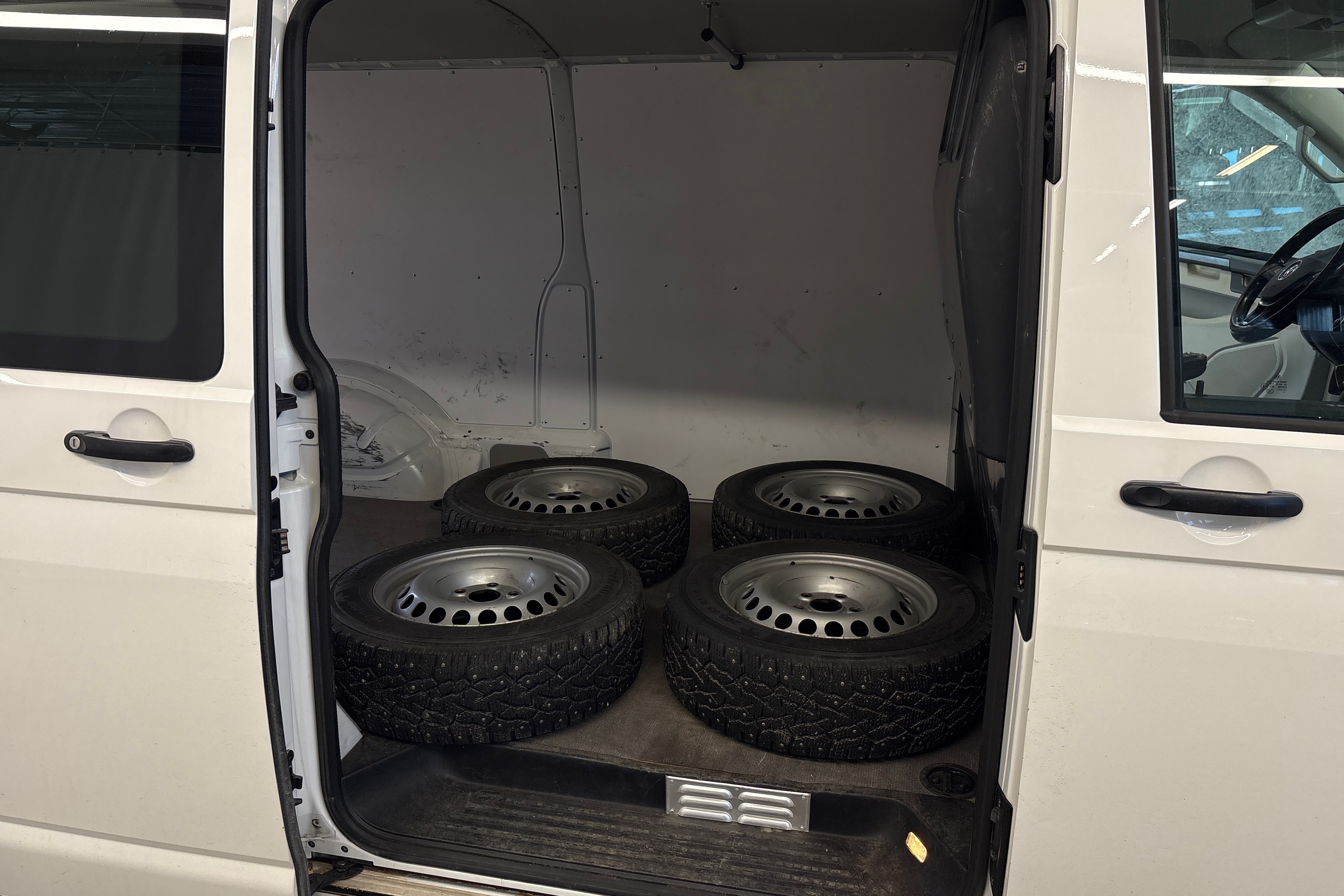 Volkswagen Transporter 2019, kuva 7/15
