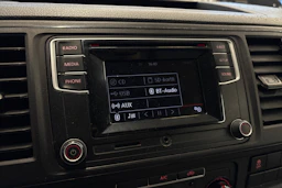 valkoinen Volkswagen Transporter 2019 kuva 11.