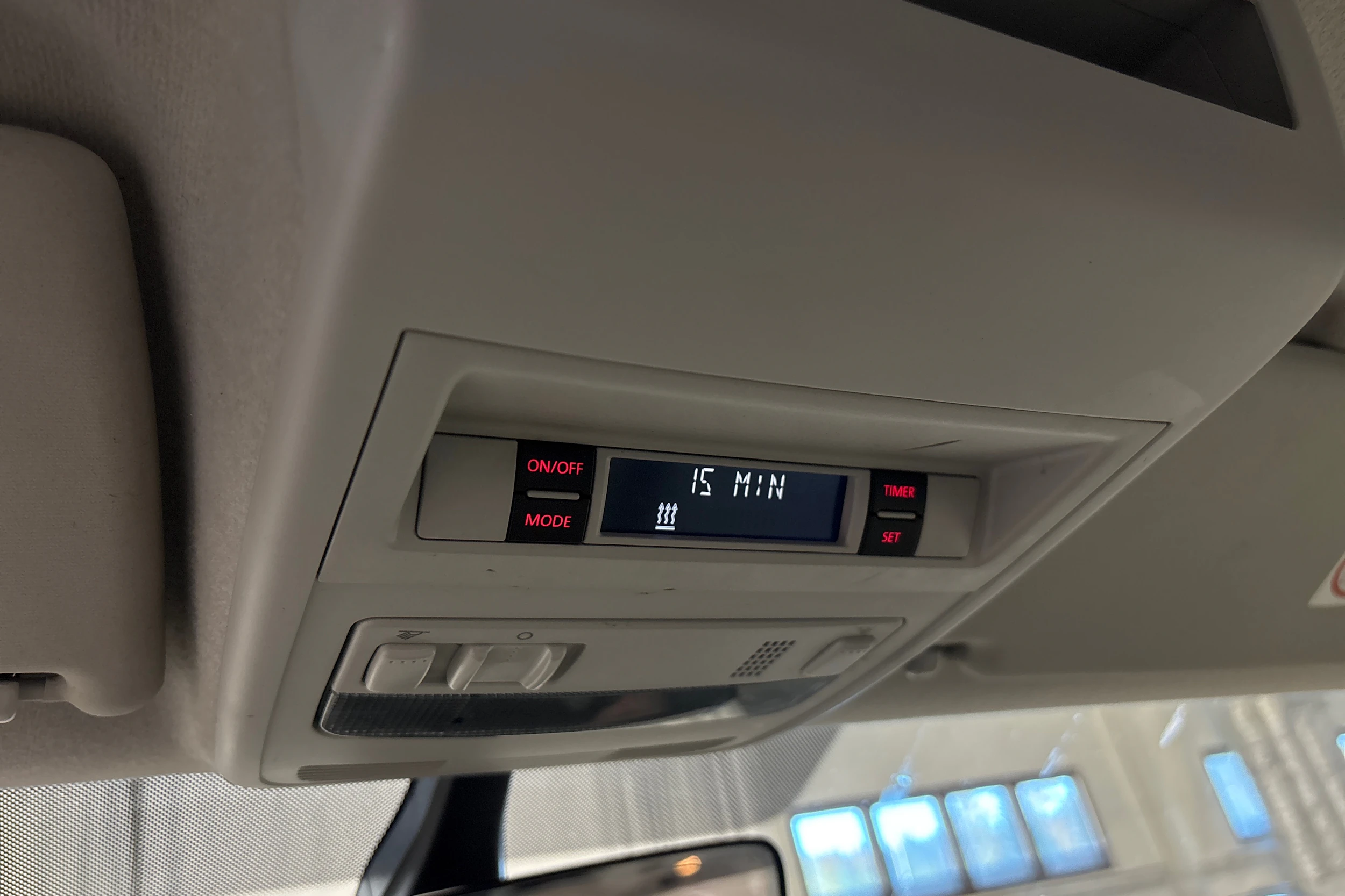 valkoinen Volkswagen Transporter 2019 kuva 13.