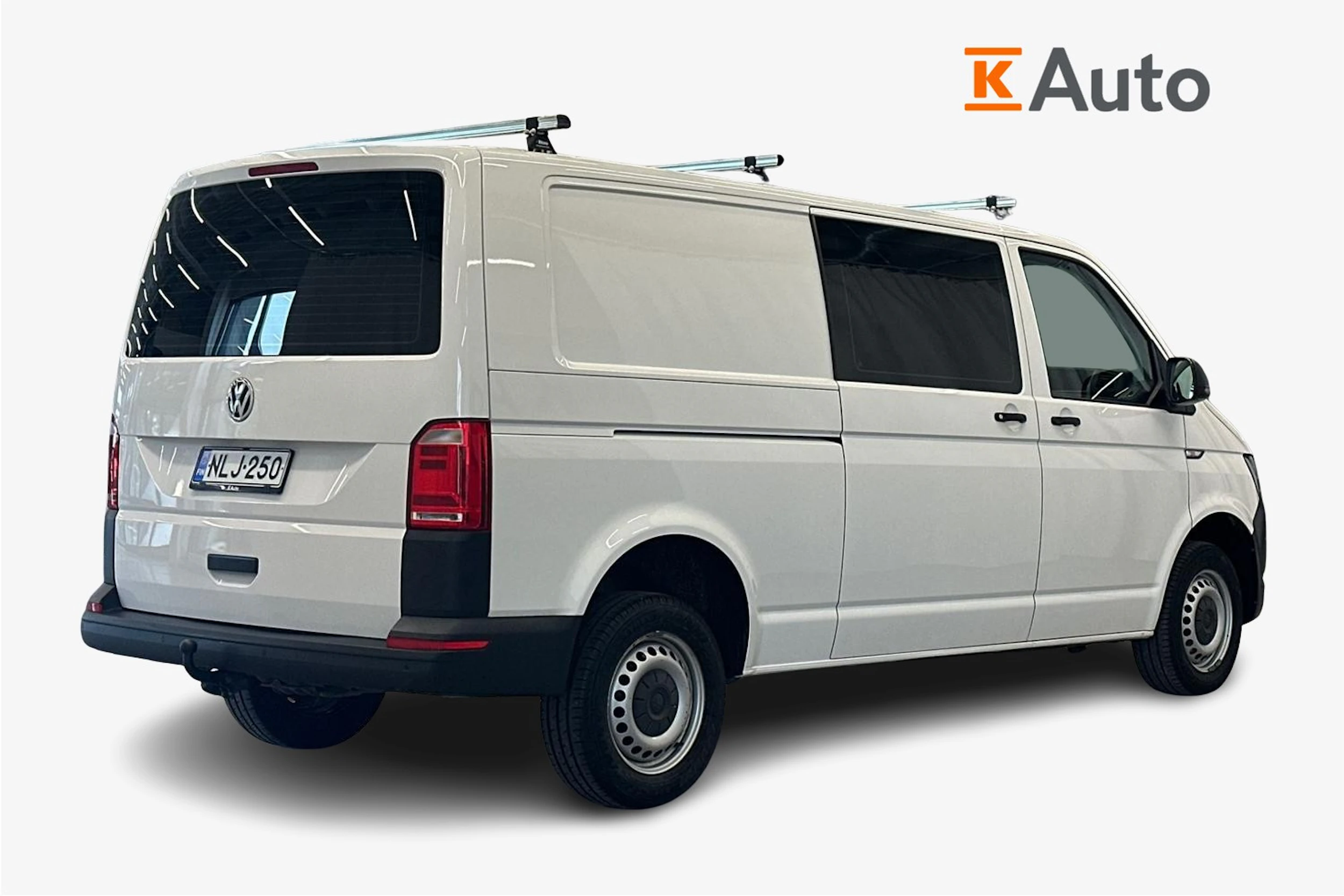valkoinen Volkswagen Transporter 2019 kuva 2.