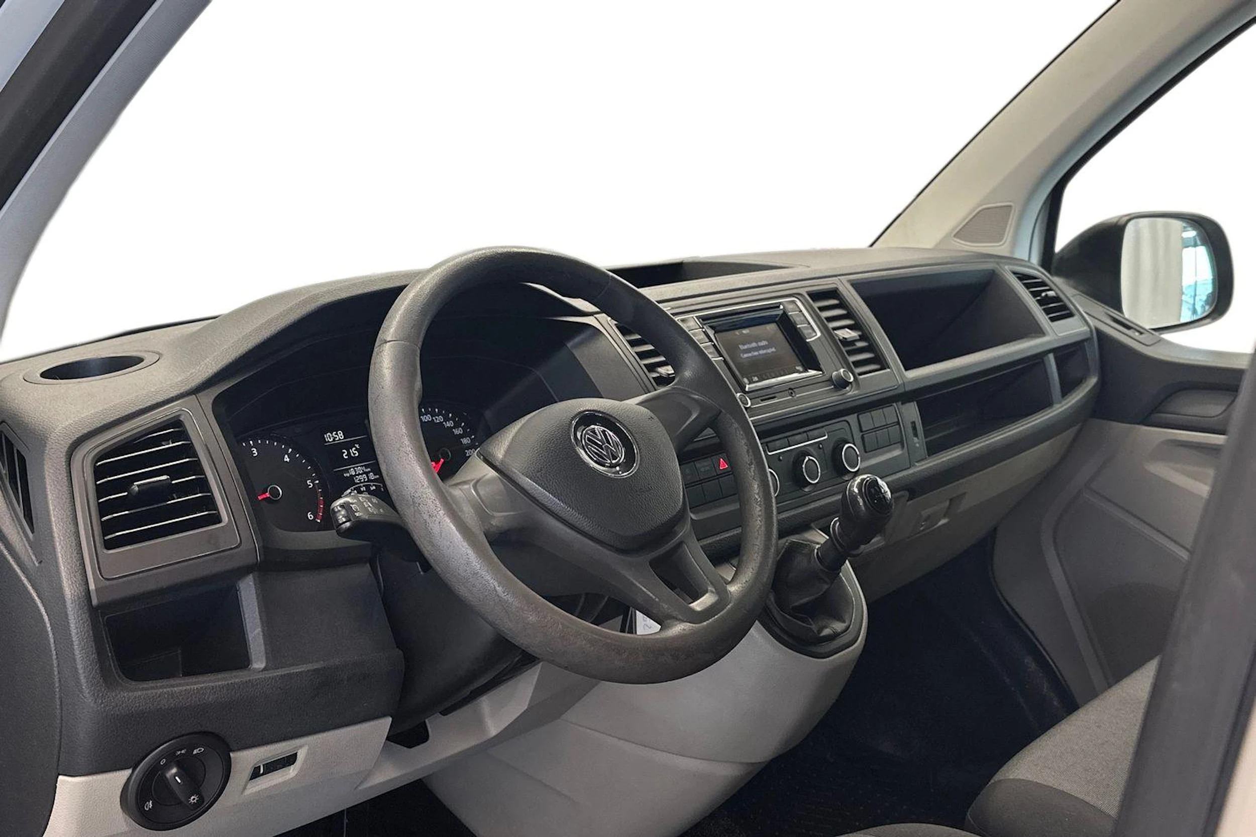 valkoinen Volkswagen Transporter 2019 kuva 6.