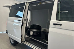 valkoinen Volkswagen Transporter 2019 kuva 11.