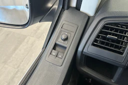 valkoinen Volkswagen Transporter 2019 kuva 13.