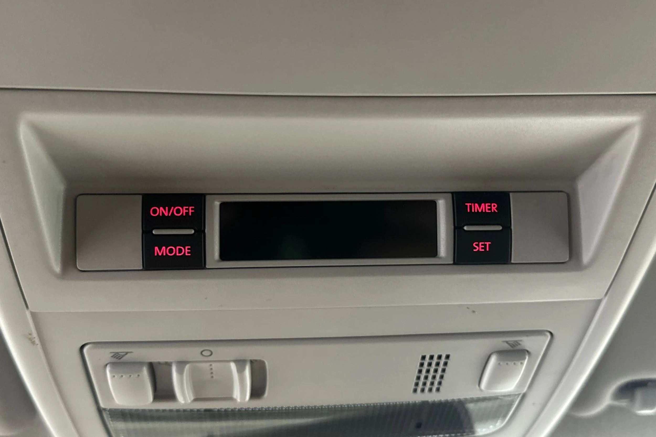 valkoinen Volkswagen Transporter 2019 kuva 14.