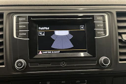 valkoinen Volkswagen Transporter 2019 kuva 15.