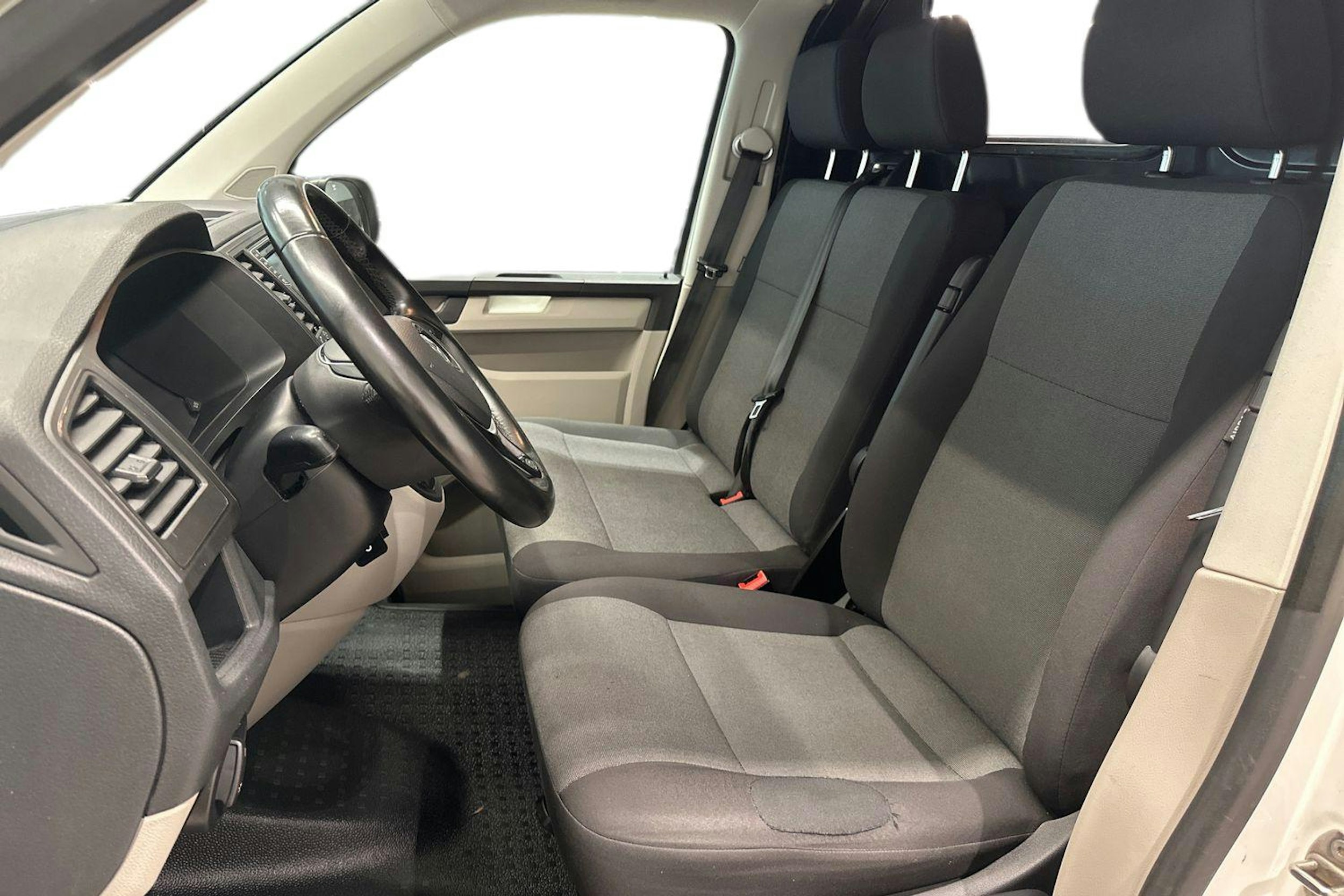 valkoinen Volkswagen Transporter 2019 kuva 8.