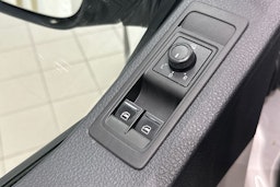 valkoinen Volkswagen Transporter 2019 kuva 11.
