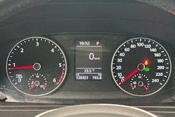 valkoinen Volkswagen Transporter 2019 kuva 15.