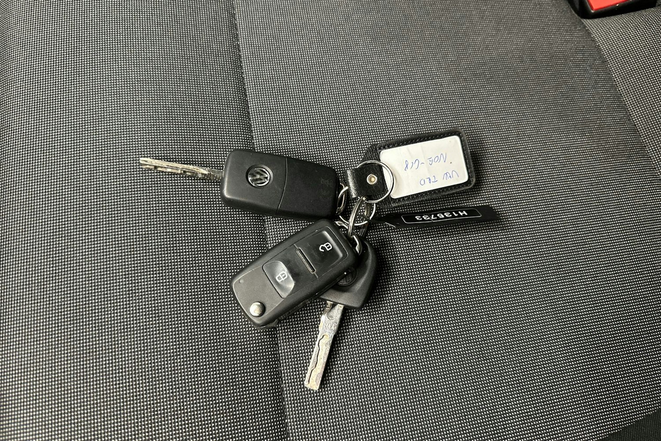 valkoinen Volkswagen Transporter 2019 kuva 20.