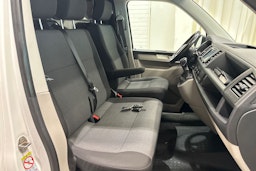 valkoinen Volkswagen Transporter 2019 kuva 21.