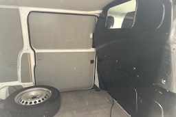 valkoinen Volkswagen Transporter 2019 kuva 23.