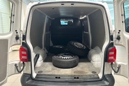 valkoinen Volkswagen Transporter 2019 kuva 24.