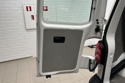 valkoinen Volkswagen Transporter 2019 kuva 25.