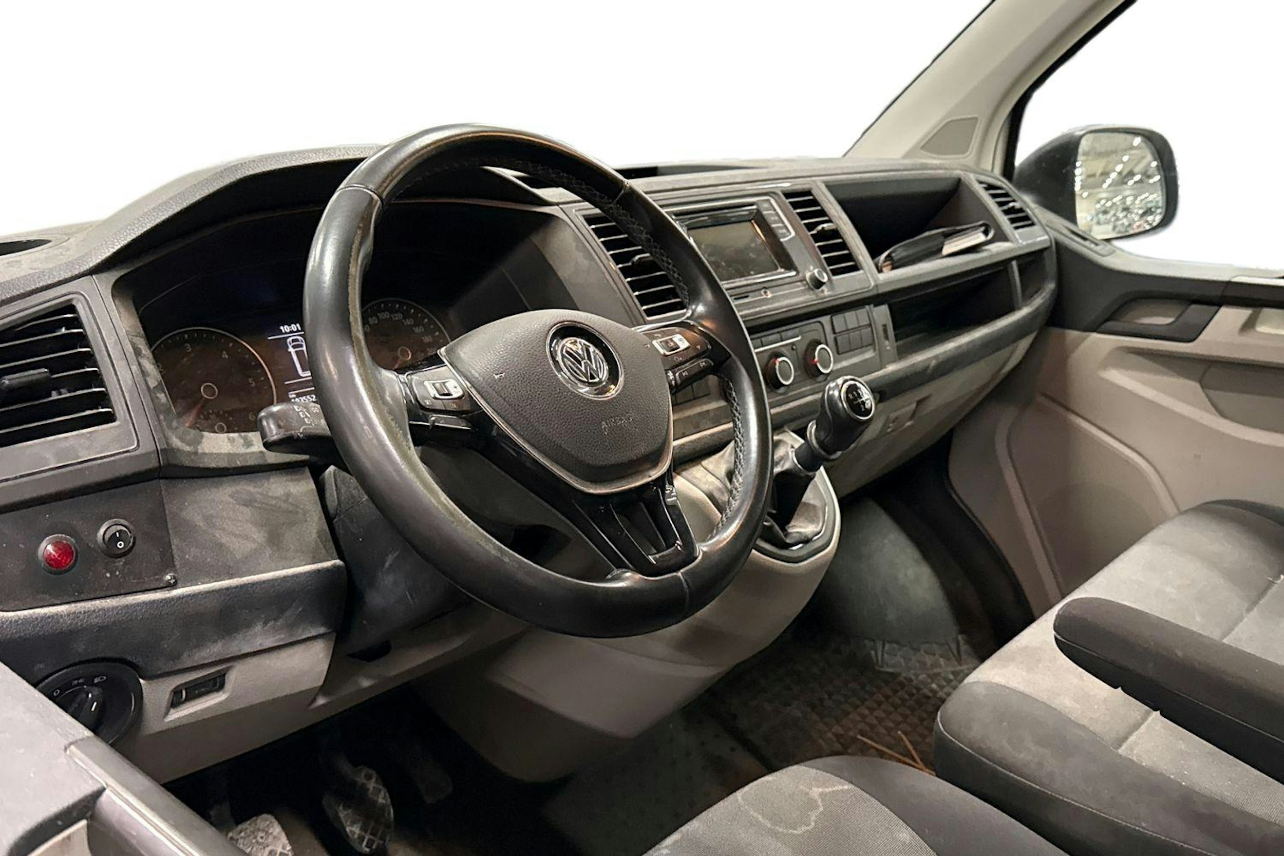 valkoinen Volkswagen Transporter 2019 kuva 3.