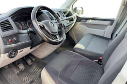 valkoinen Volkswagen Transporter 2019 kuva 3.