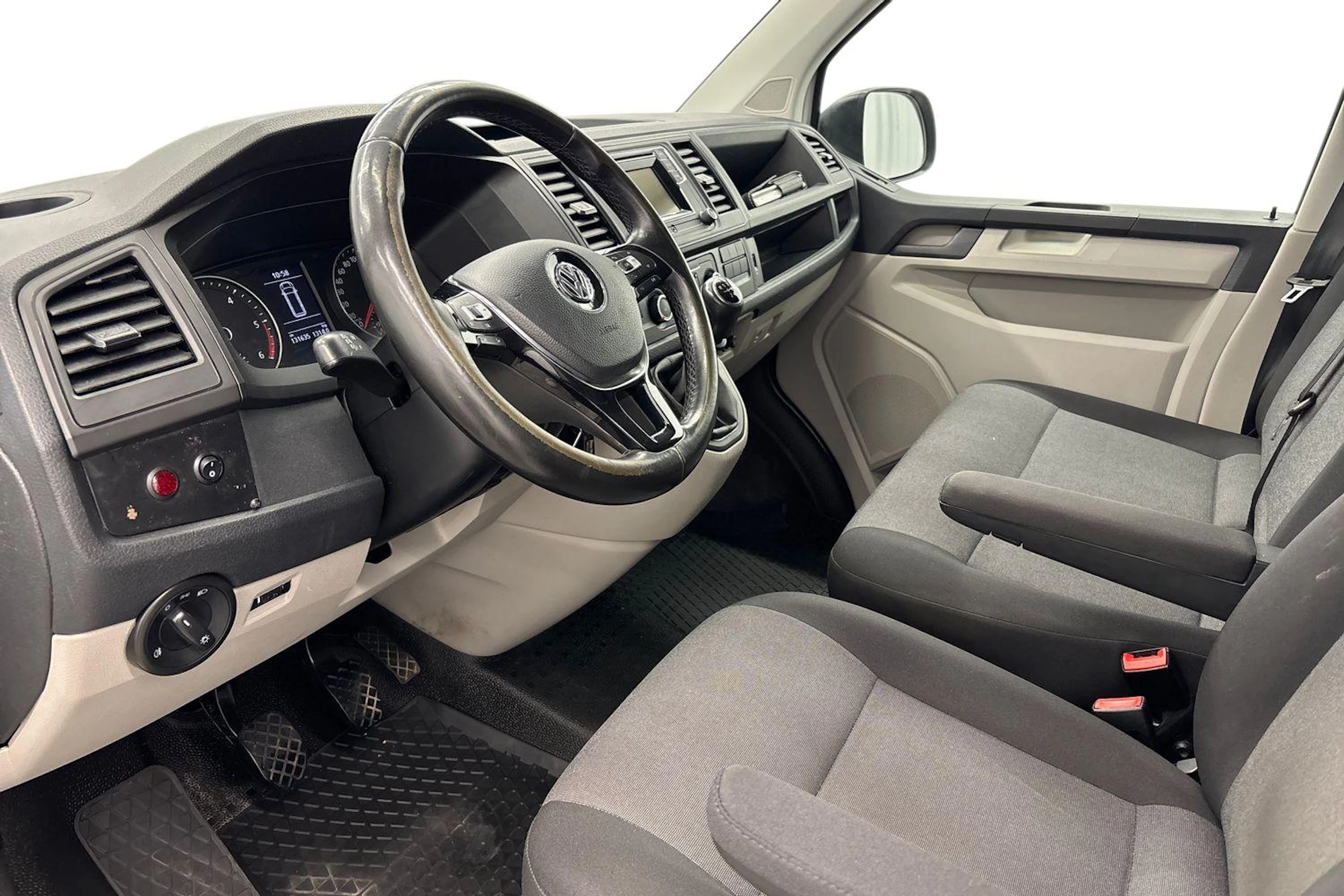 valkoinen Volkswagen Transporter 2019 kuva 6.