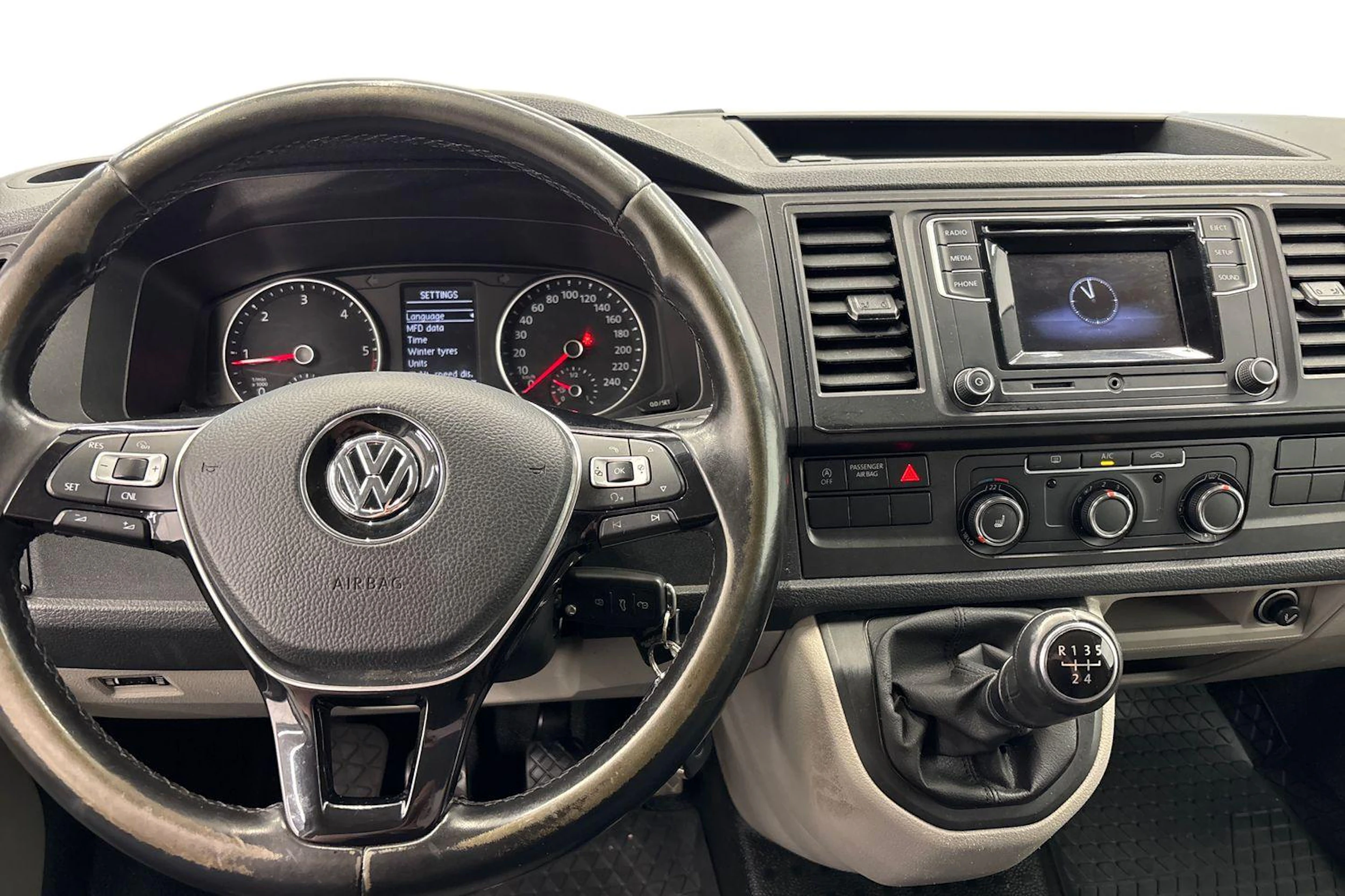 valkoinen Volkswagen Transporter 2019 kuva 7.