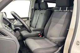 valkoinen Volkswagen Transporter 2019 kuva 8.
