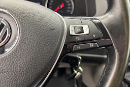 valkoinen Volkswagen Transporter 2019 kuva 12.