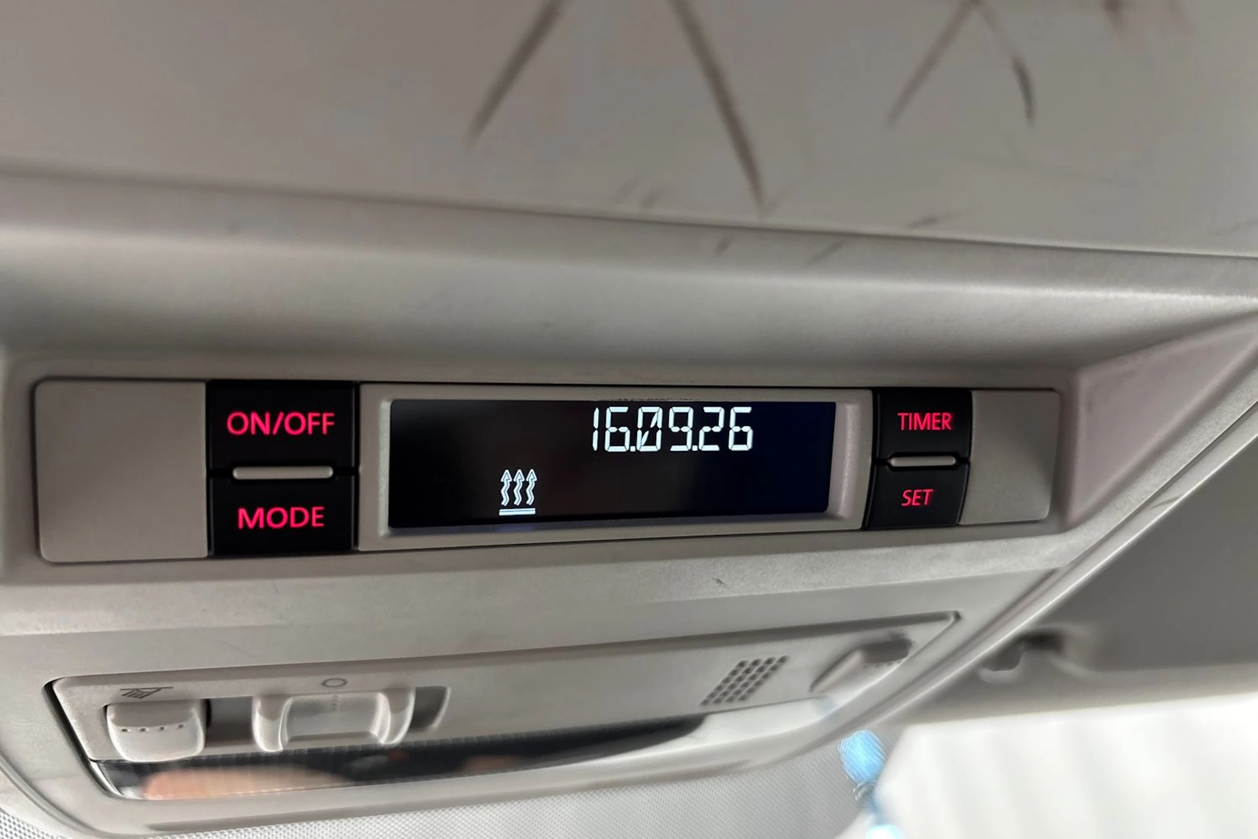 valkoinen Volkswagen Transporter 2019 kuva 15.