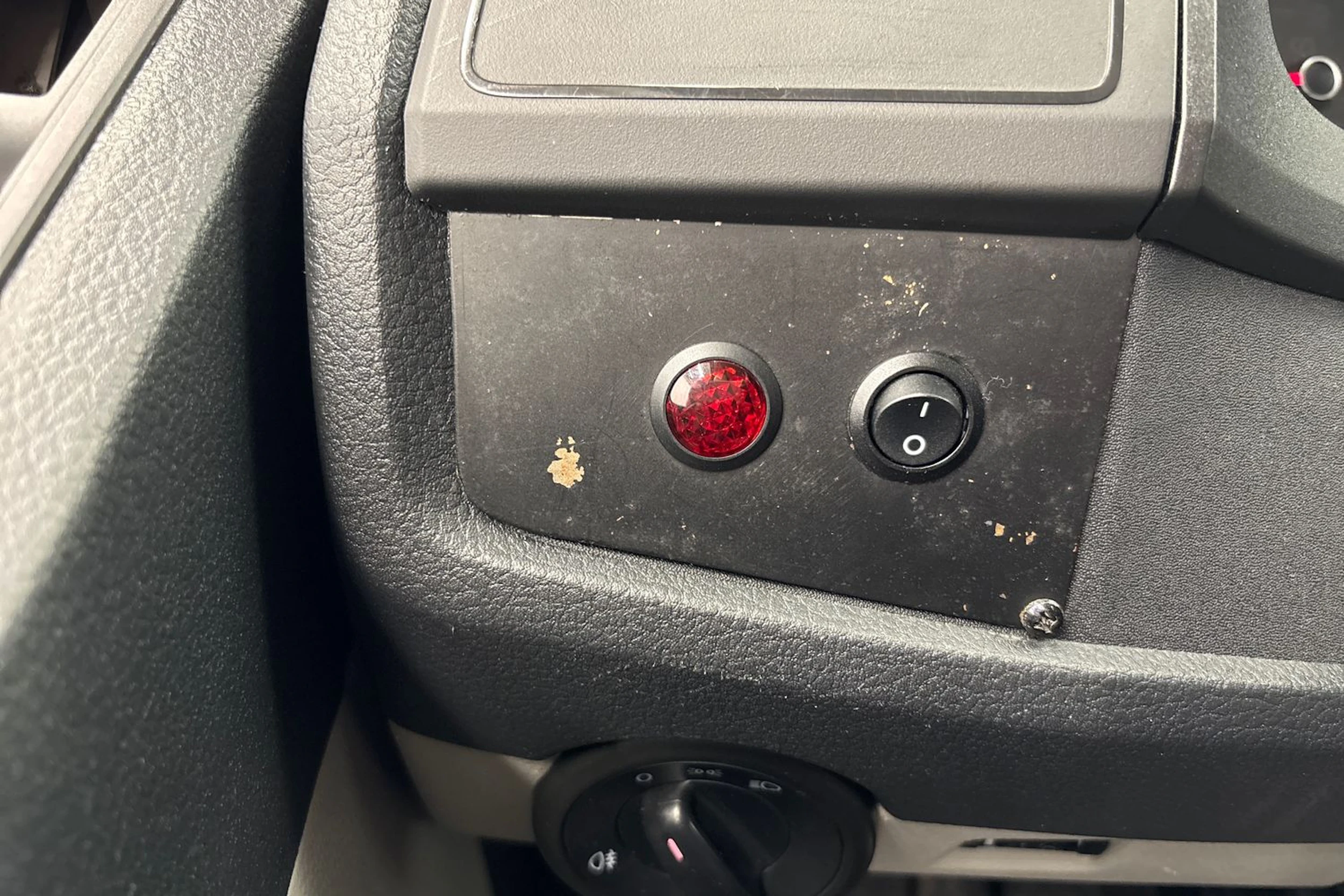 valkoinen Volkswagen Transporter 2019 kuva 17.