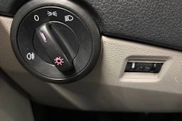 valkoinen Volkswagen Transporter 2019 kuva 18.