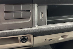 valkoinen Volkswagen Transporter 2019 kuva 19.